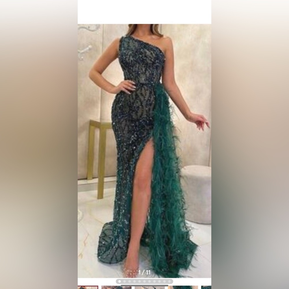 celebrities red carpet green emerald feathered dress size 12/14